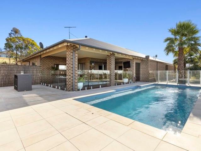 House for sale in Lovely Banks