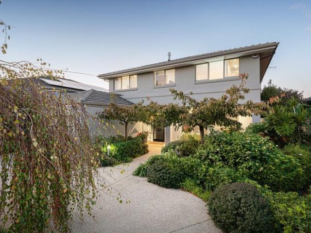 House for sale in Caulfield North