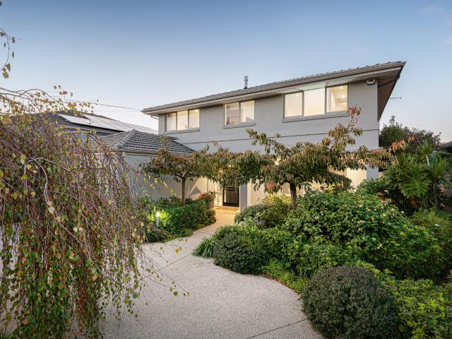 House for sale in Caulfield North