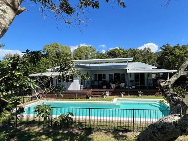 Cottage for sale in Port Douglas, Queensland