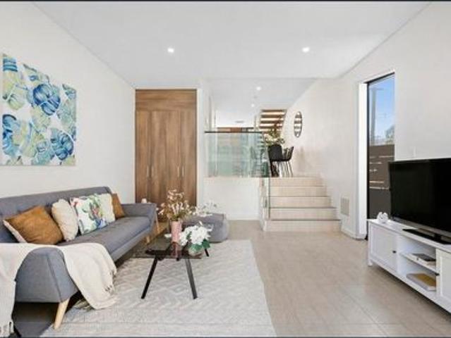 Townhouse for rent in Sutherland, New South Wales