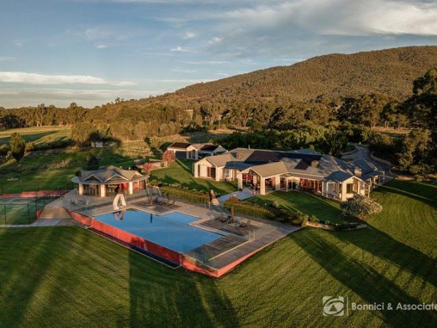 Cottage for sale in Leneva, Victoria