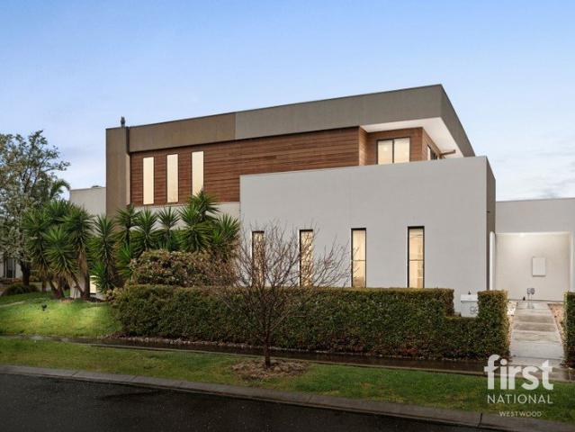 House for sale in Sanctuary Lakes, Melbourne