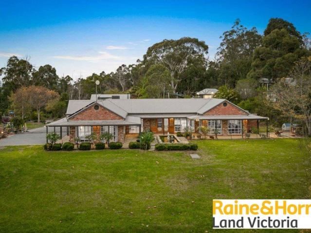 Cottage for sale in Camerons Creek, Victoria