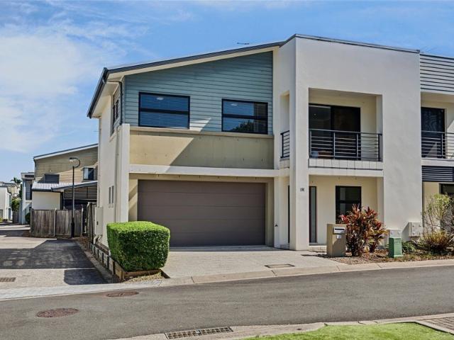 Townhouse for sale in Carindale, Greater Brisbane