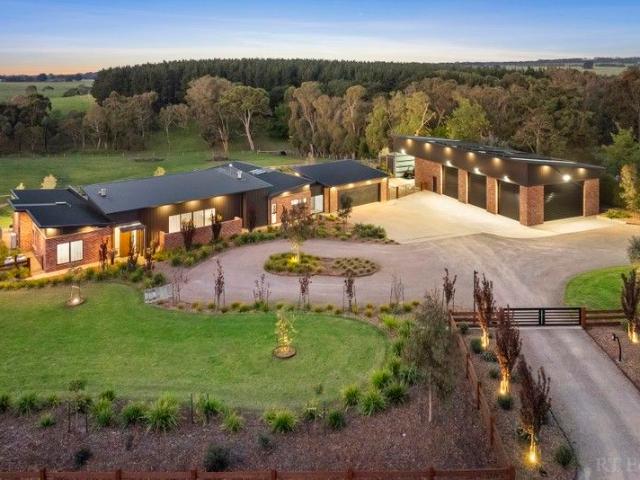 Cottage for sale in Wallington, Victoria