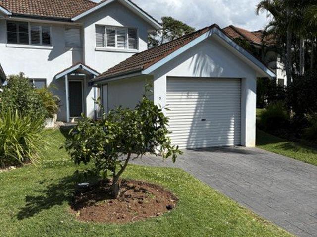 Townhouse for rent in Korora, New South Wales
