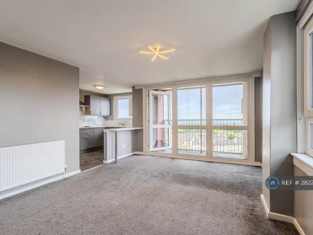 Apartment for rent in Marionville, Restalrig