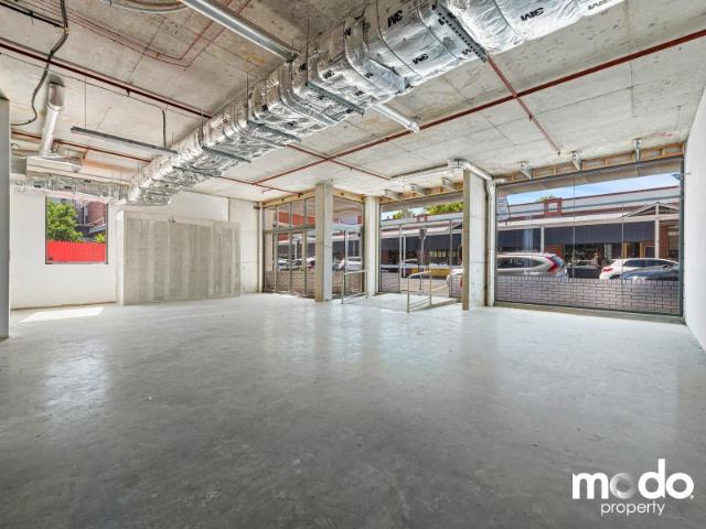 Showroom for rent in Canterbury