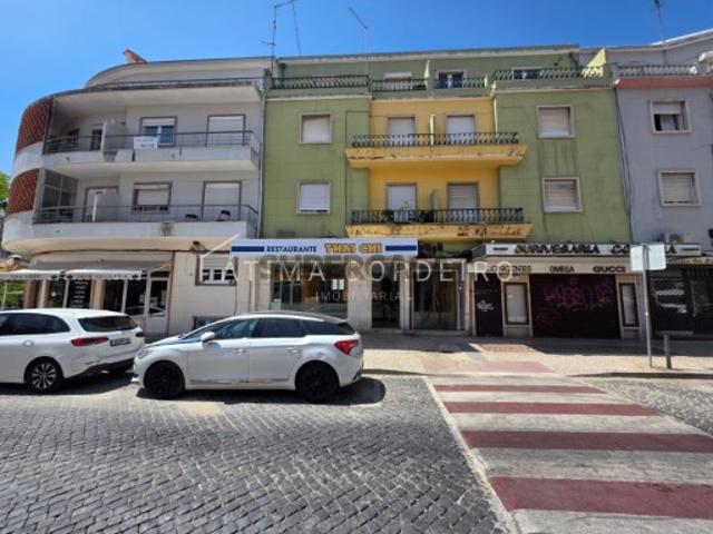 Armazém venda em Ginjal, Almada