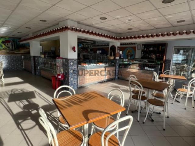 Armazém venda em Azeitão (São Lourenço e São Simão), Setúbal