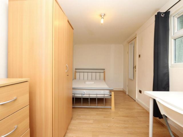 Room for rent in Maryland, Greater London