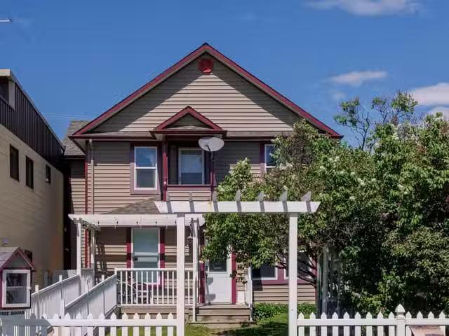 House for sale in Mcbride, British Columbia