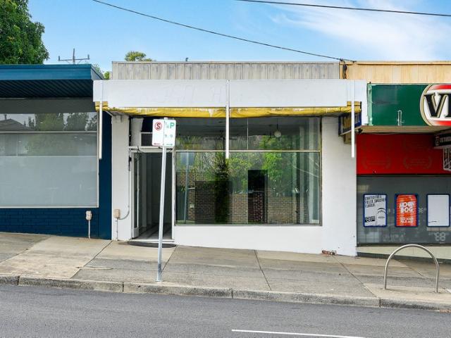 Showroom for rent in Box Hill