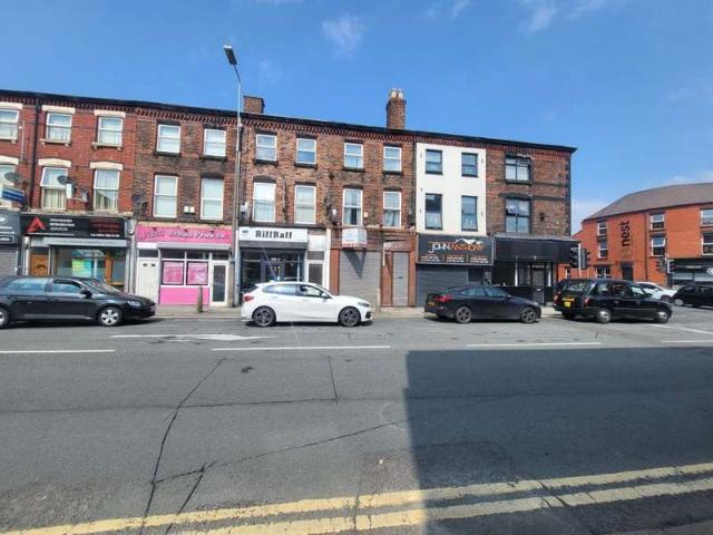 Commercial for rent in Calderstones