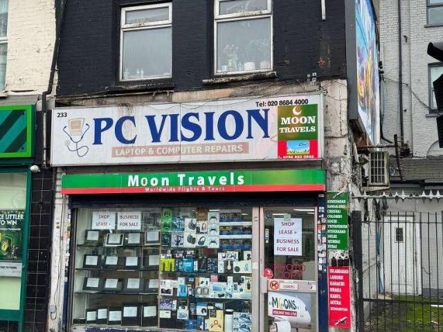 Commercial for rent in London Borough of Croydon, Greater London