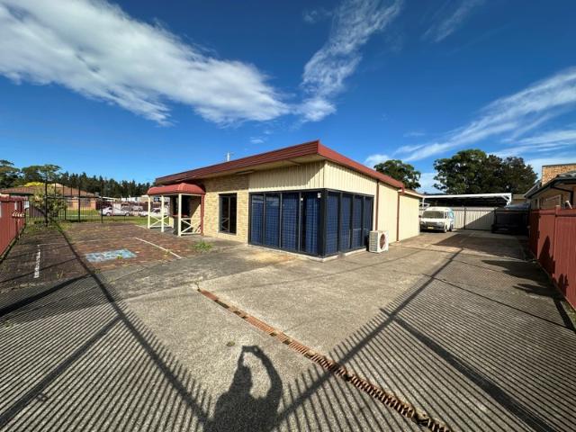 Warehouse for rent in Oak Flats Dc, New South Wales