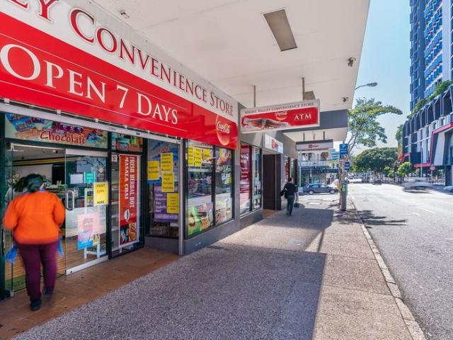 Retail for rent in Toombul, Queensland