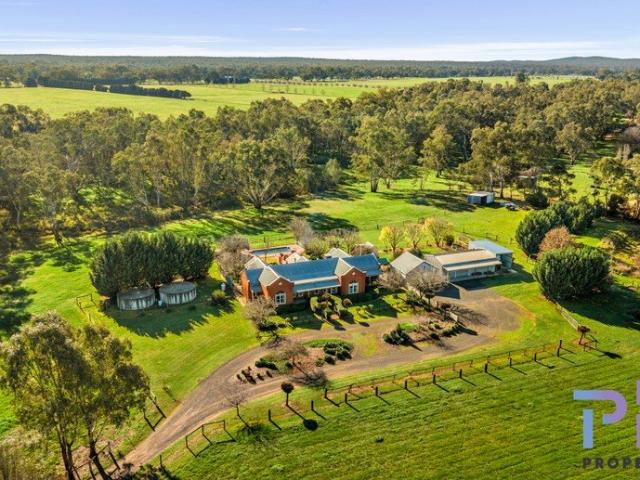 House for sale in Victoria