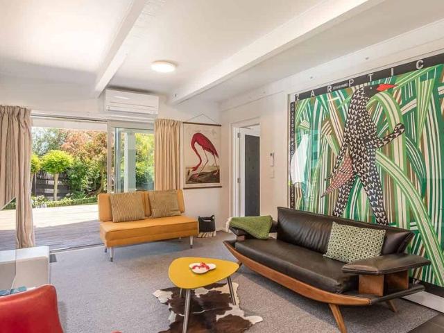 Townhouse for rent in Chaslands, Canterbury