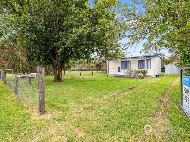 House for sale in Victoria