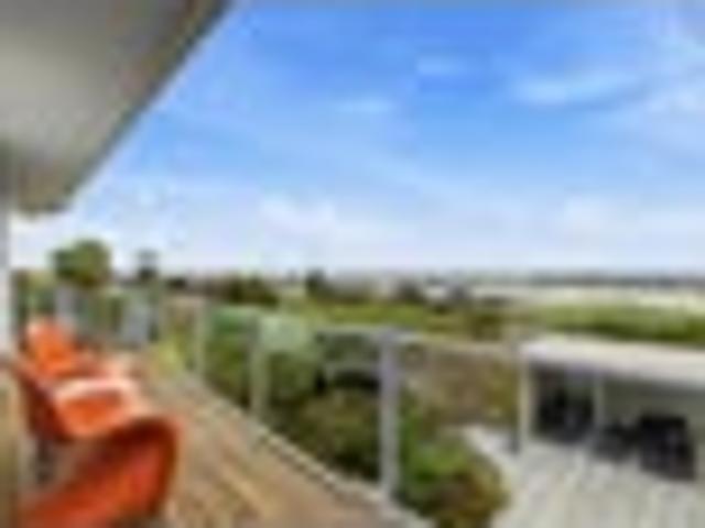 House for sale in Chaslands, Canterbury