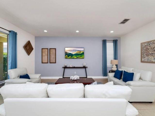 Room for rent in Four Corners, Florida