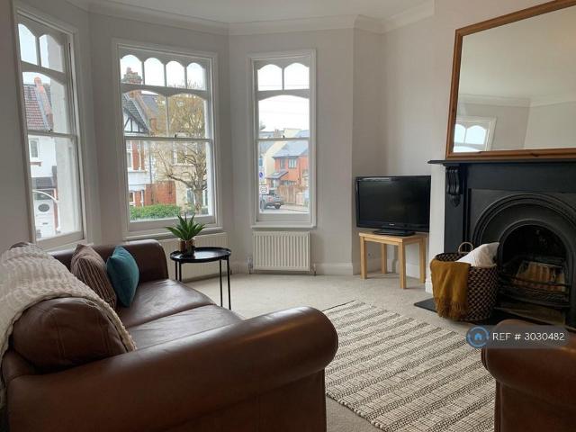 Apartment for rent in Southfields, Greater London