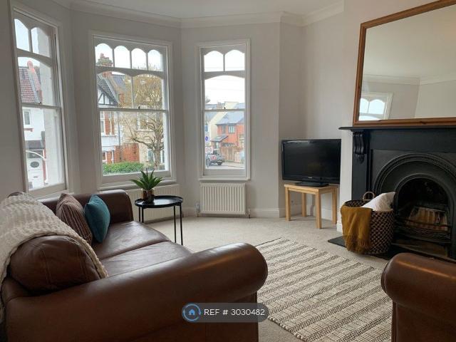Apartment for rent in Southfields, Greater London