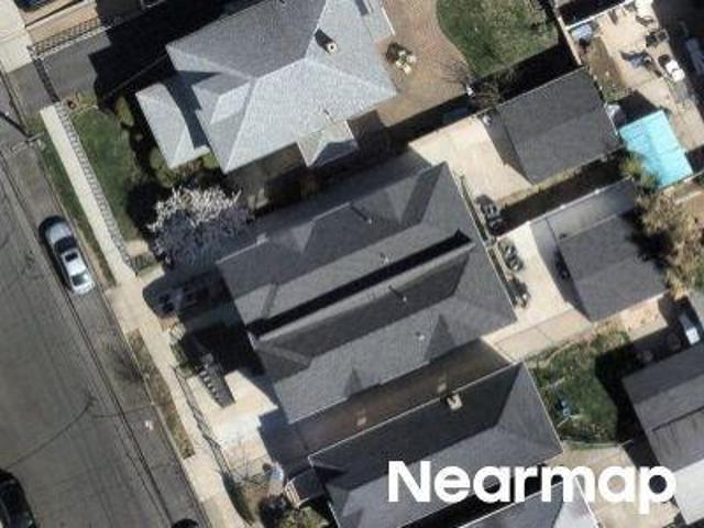 House for sale in The Bronx, Arverne