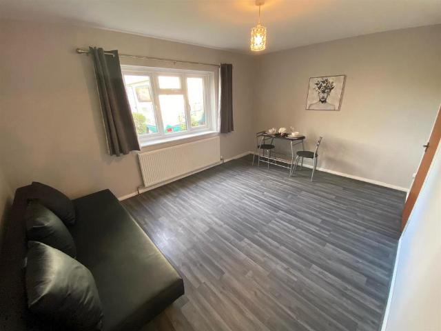 Apartment for rent in Lane, Greater London