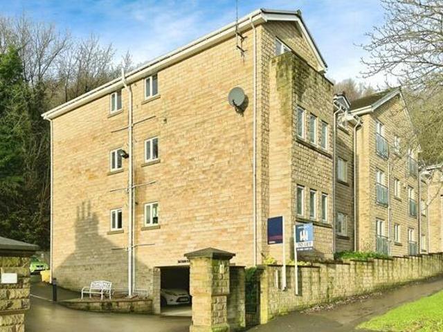 House for sale in Huddersfield, West Yorkshire