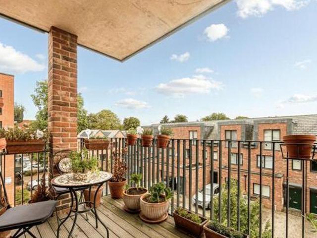 House for sale in London Borough of Hounslow, Cat Hill