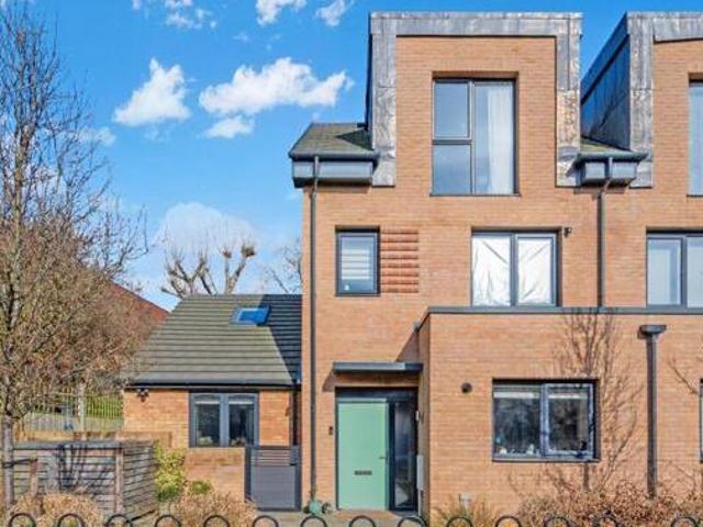 House for sale in Brentford End, Greater London