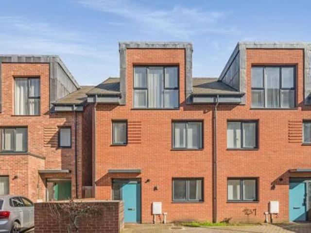 House for sale in London Borough of Hounslow, Cat Hill