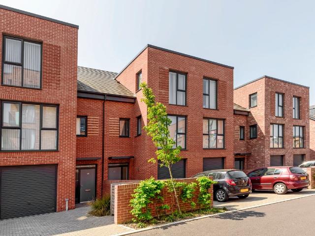 House for rent in London Borough of Hounslow, Greater London