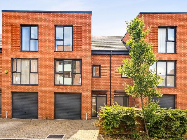 House for rent in London Borough of Hounslow, Greater London
