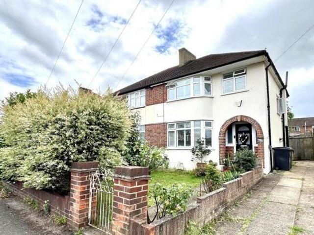 House for sale in Chessington