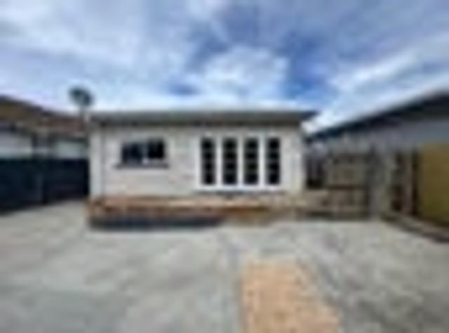 House for sale in Chaslands, Canterbury