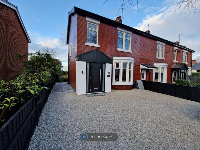 House for rent in Milnshaw, Backburn