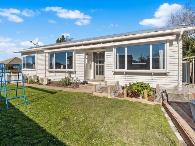 House for rent in Chaslands, Canterbury