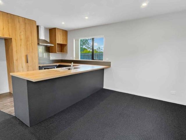 Townhouse for rent in Chaslands, Canterbury
