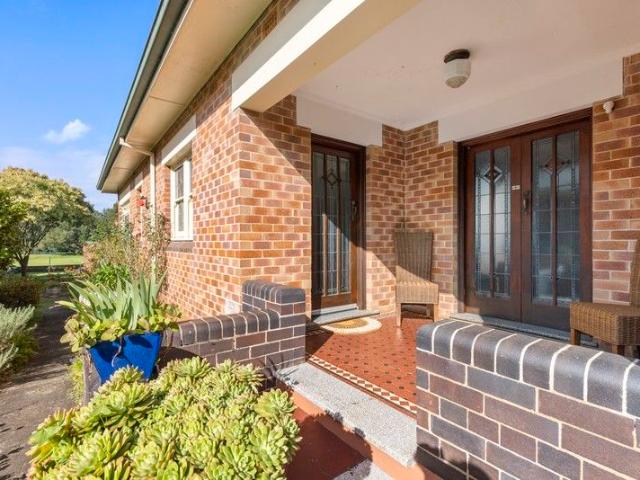 House for sale in Berry