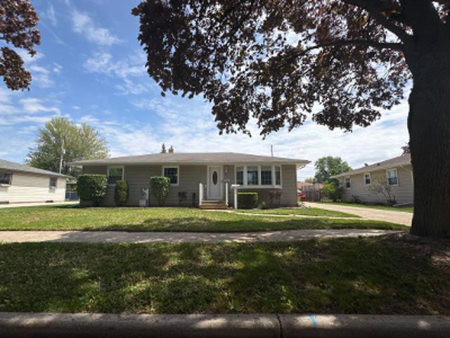 House for sale in Combined Locks, Wisconsin