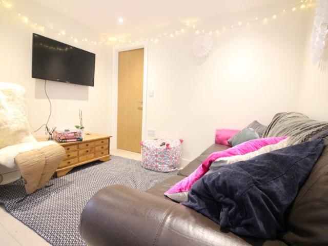 Apartment for rent in Maindy, Cardiff