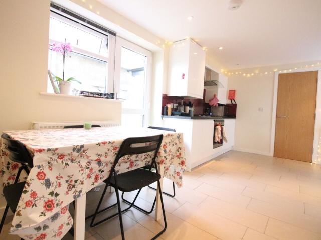 Apartment for rent in Maindy, Cardiff