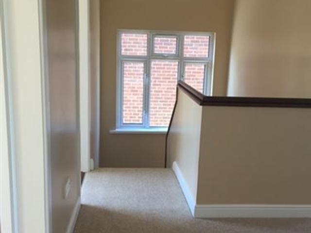 Detached House to rent in Bluebell, Dublin