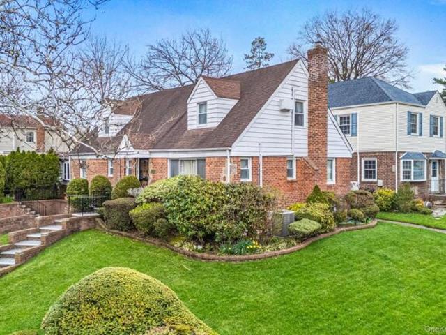House for sale in Queens, Arverne