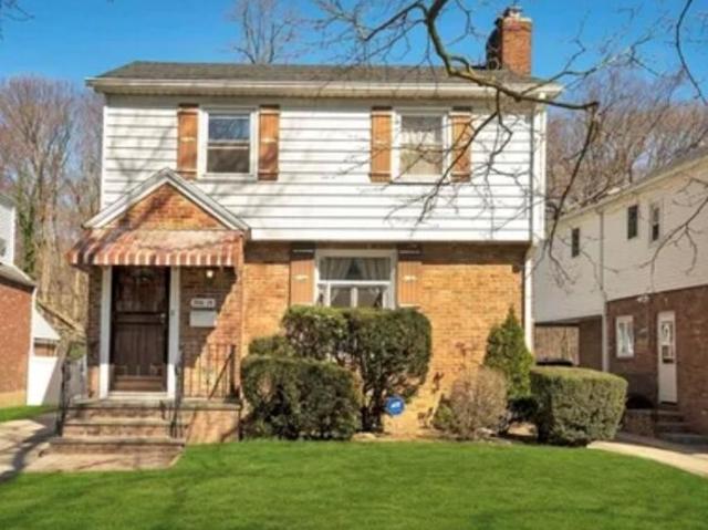 House for sale in Queens, Arverne