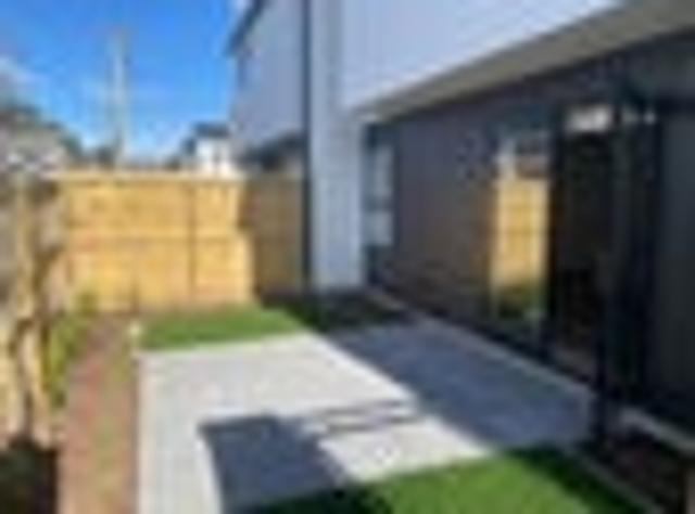 Townhouse for rent in Heathcote, Canterbury